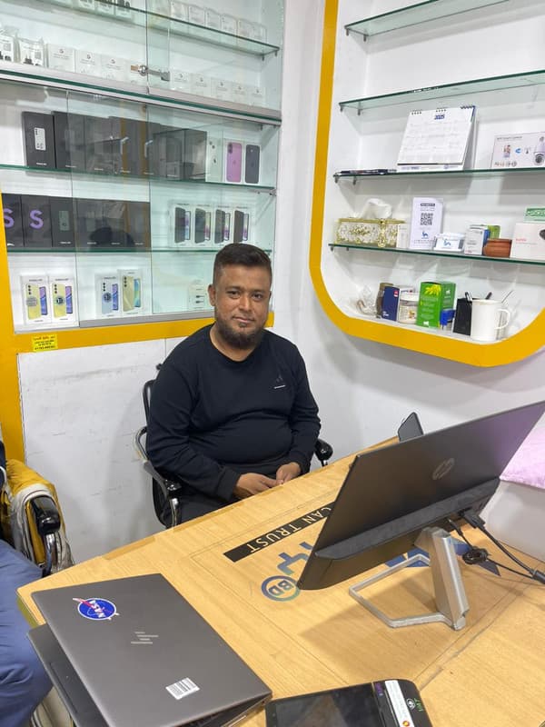 Apple Gadgets Store Interior